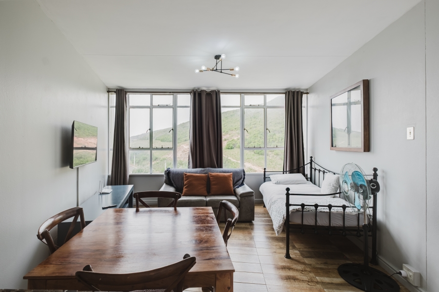 1 Bedroom Property for Sale in Vredehoek Western Cape
